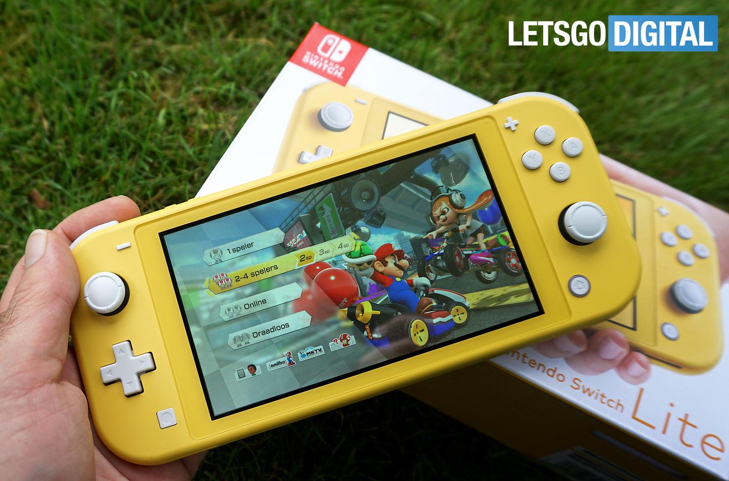 can the nintendo switch lite download games
