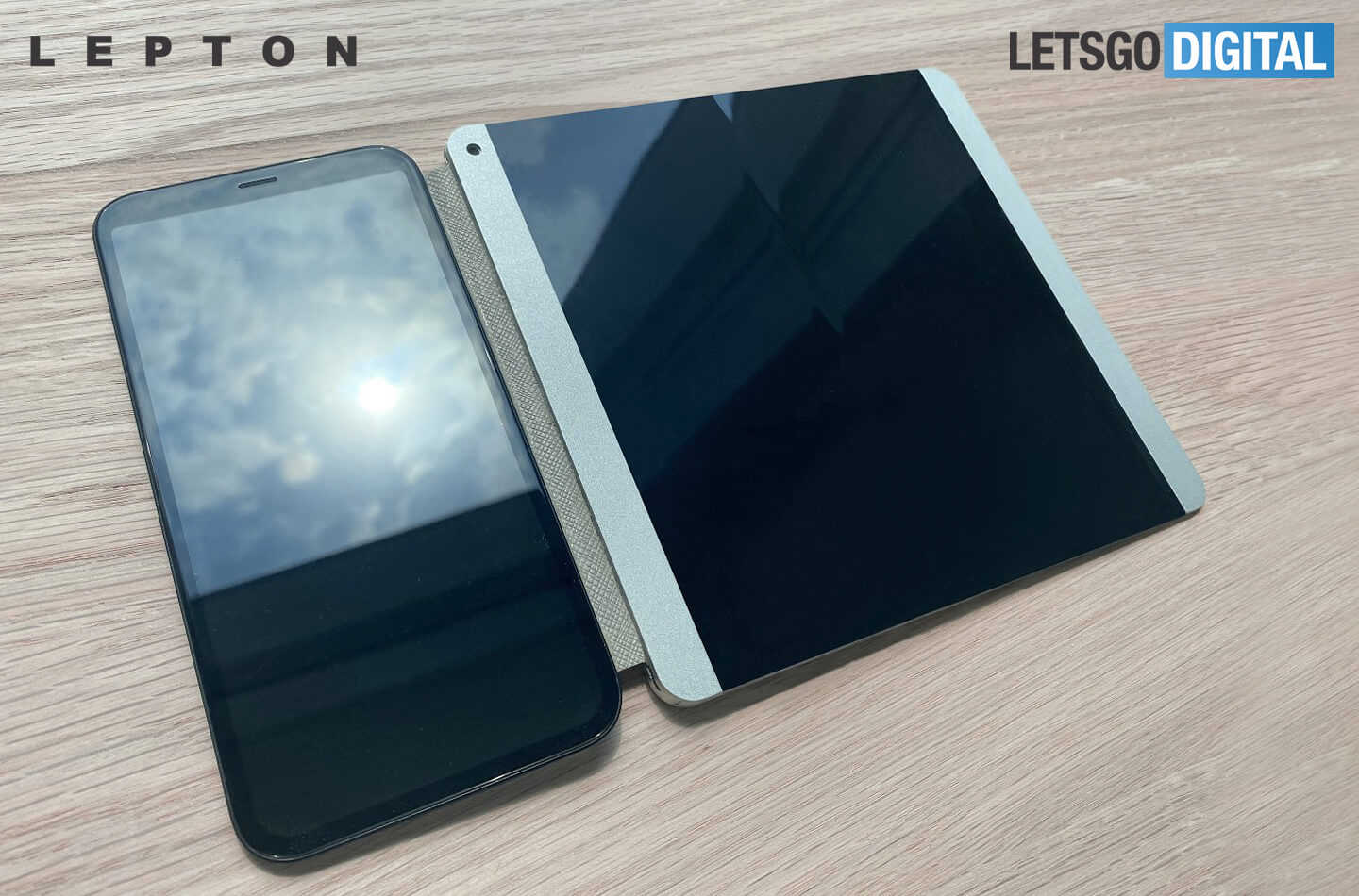 Lepton foldable smartphone